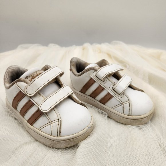 Adidas Toddler Sneakers, Copper Gold Stripes, Size: 4K (12-15 Mo) - Picture 1 of 5